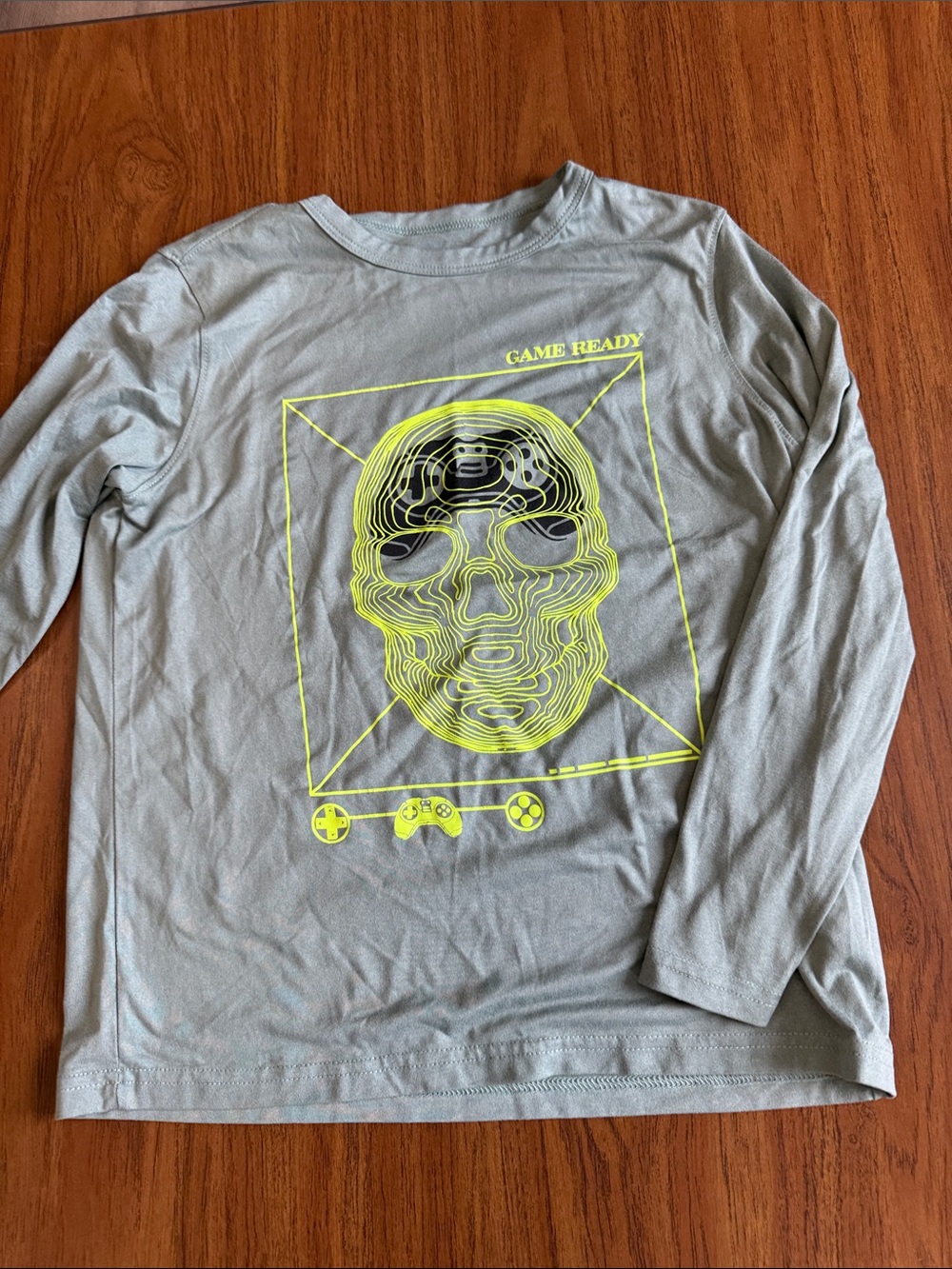Old Navy Men's Light Gray Long-Sleeve Shirt with Neon Yellow Graphic Skull